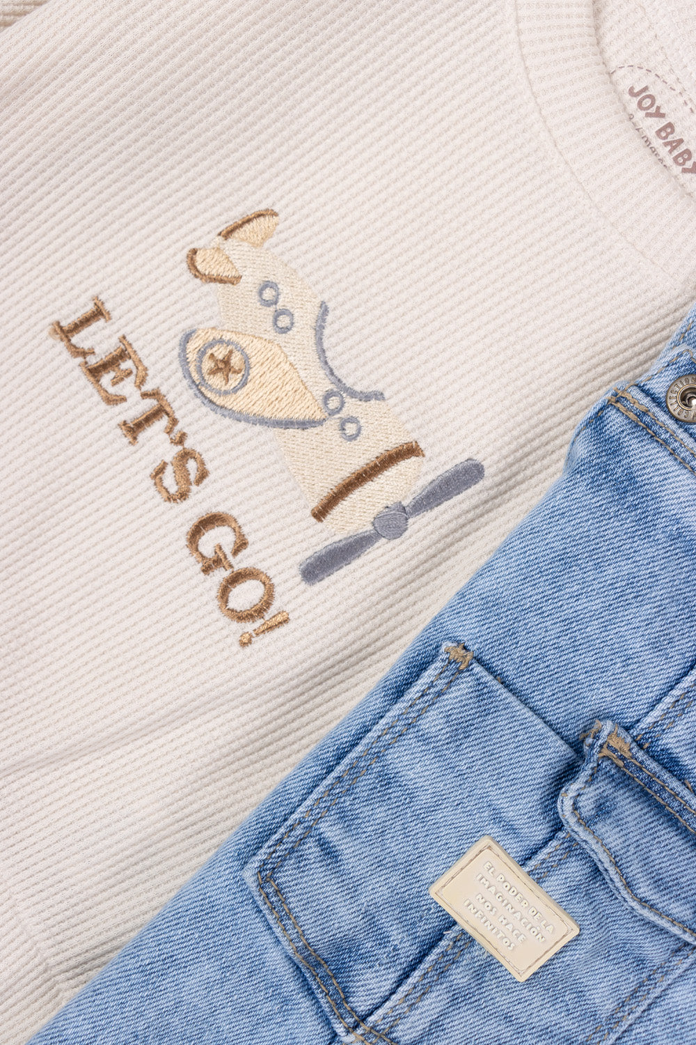 CONJUNTO OVEROL BEBÉ PLANE BEIGE