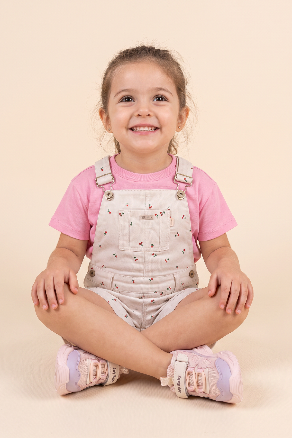 CONJUNTO OVEROL NIÑA CHERRIES FUCSIA