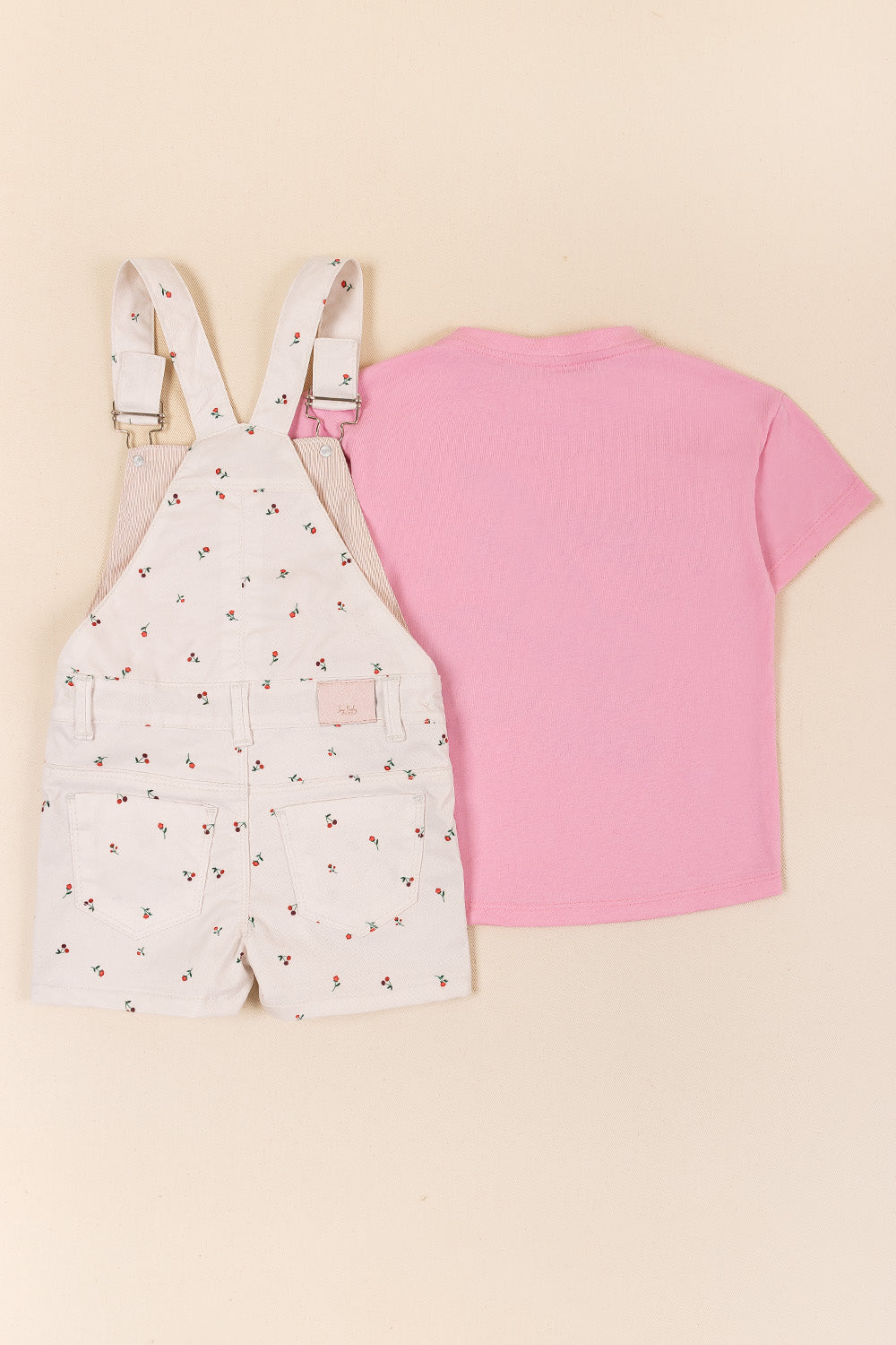 CONJUNTO OVEROL NIÑA CHERRIES FUCSIA