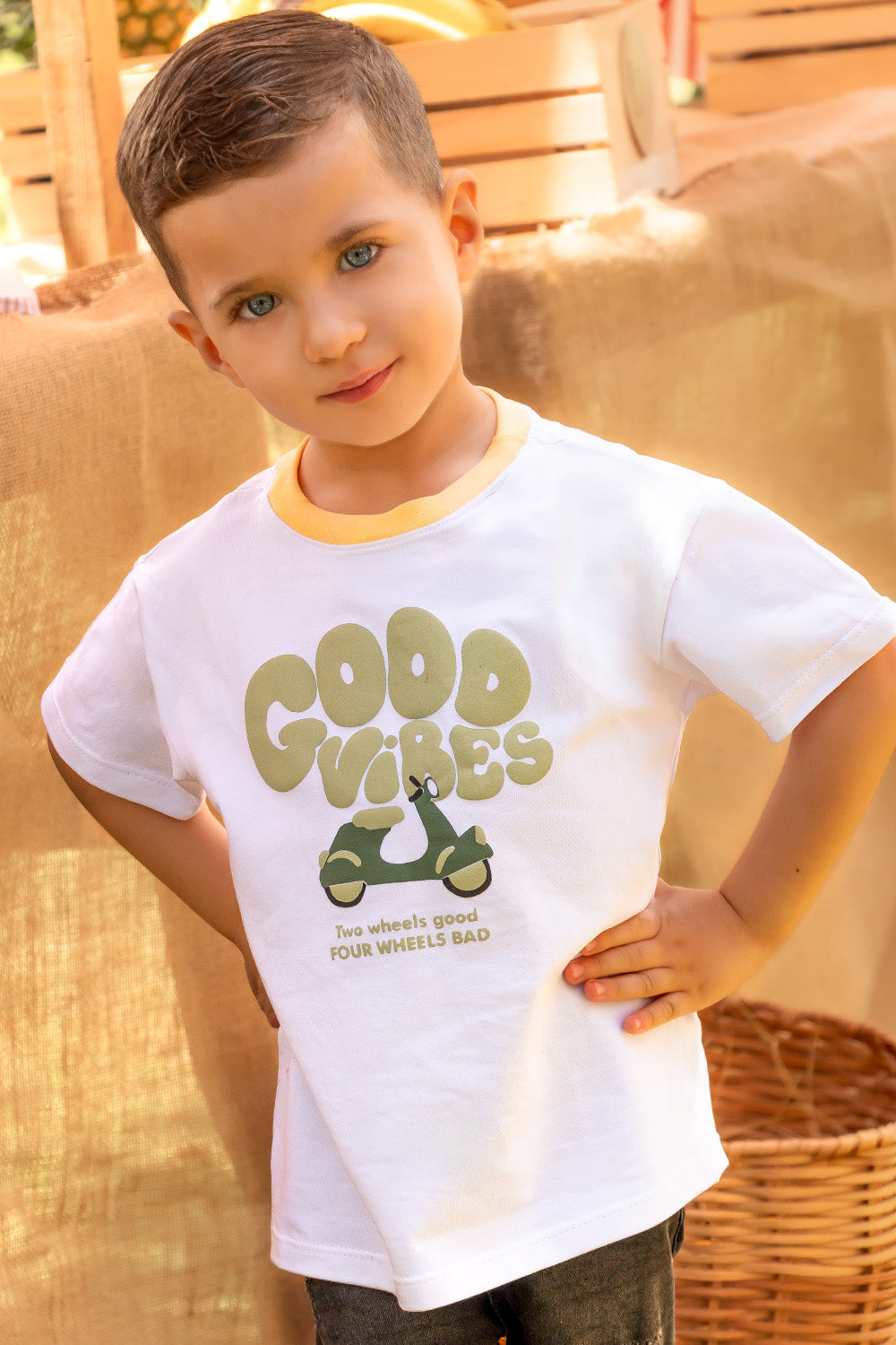 CONJUNTO BERMUDA NIÑO GOOD VIBES BLANCO