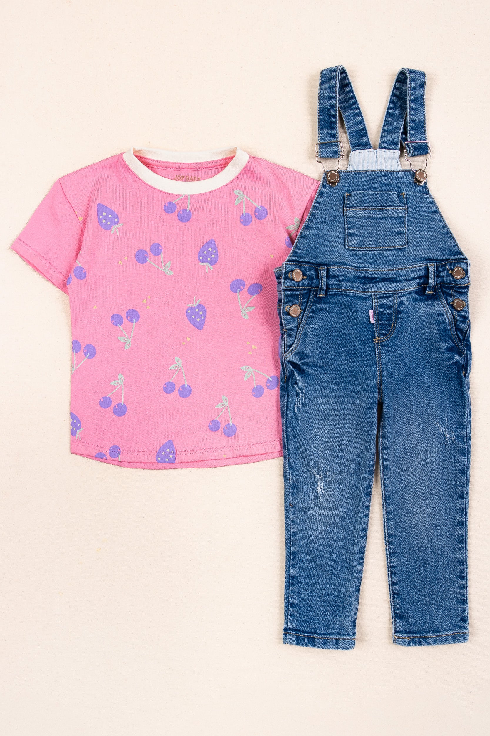 CONJUNTO OVEROL NIÑA FRESAS ROSADO