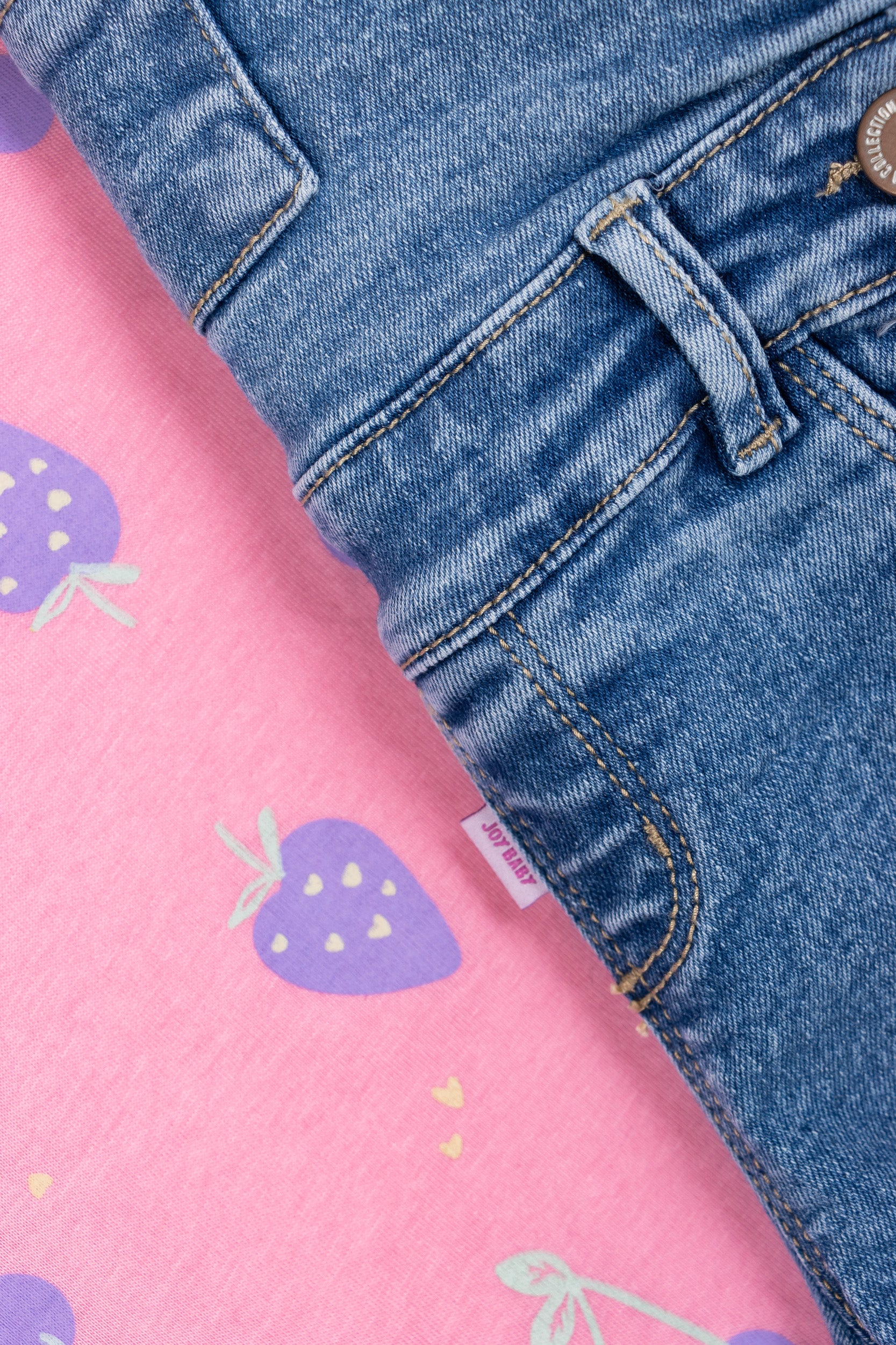 CONJUNTO OVEROL NIÑA FRESAS ROSADO