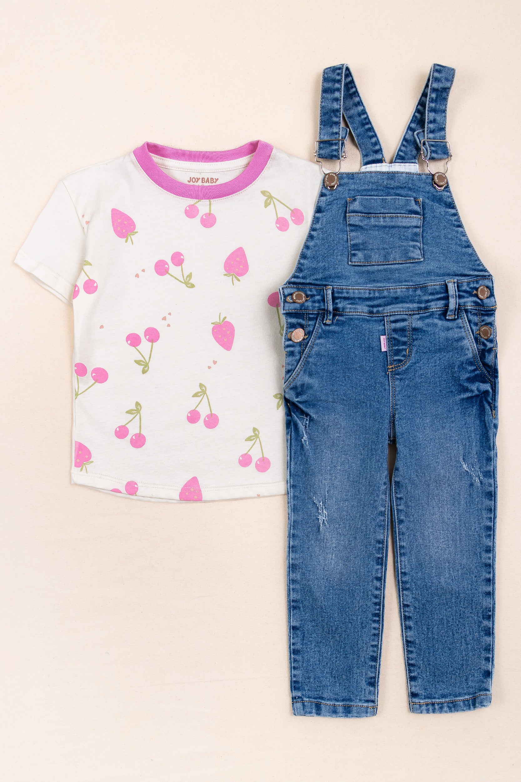 CONJUNTO OVEROL NIÑA FRESAS BLANCO