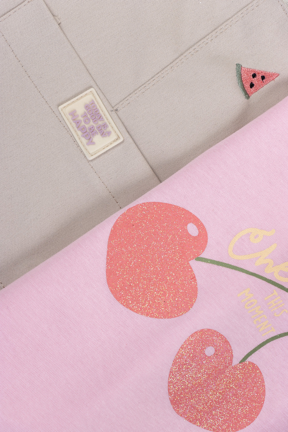 CONJUNTO OVEROL NIÑA CHERRIES BEIGE