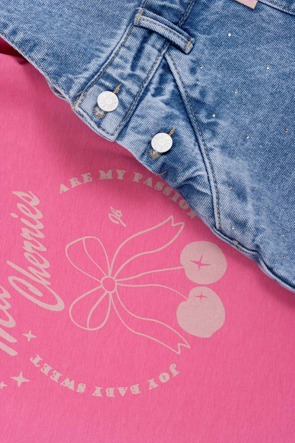 CONJUNTO OVEROL NIÑA CHERRIES FUCSIA