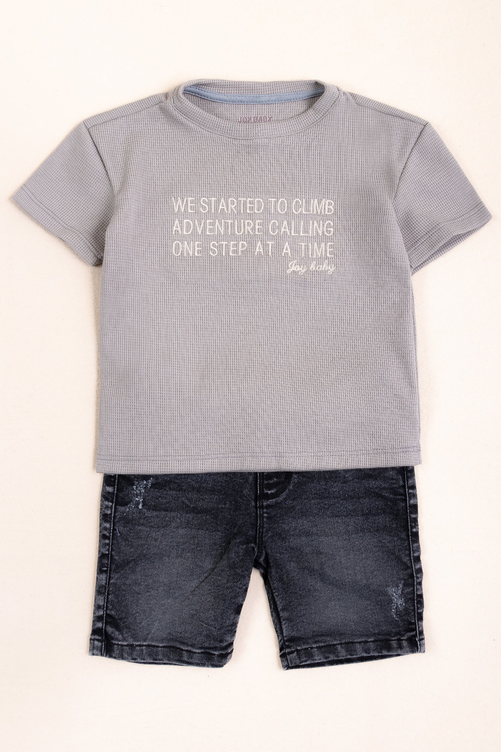 CONJUNTO BERMUDA NIÑO ADVENTURE GRIS